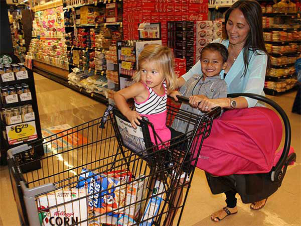 Shopping-Cart-with-Lots-of-Kids